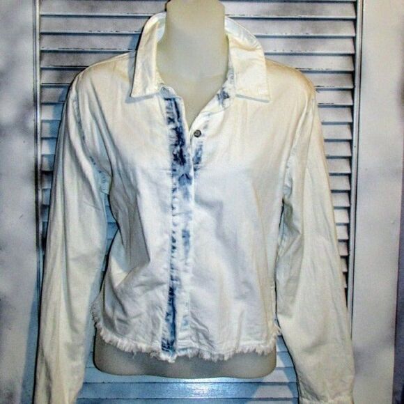 Free Heart XS Distressed Cropped Button - Picture 8 of 9